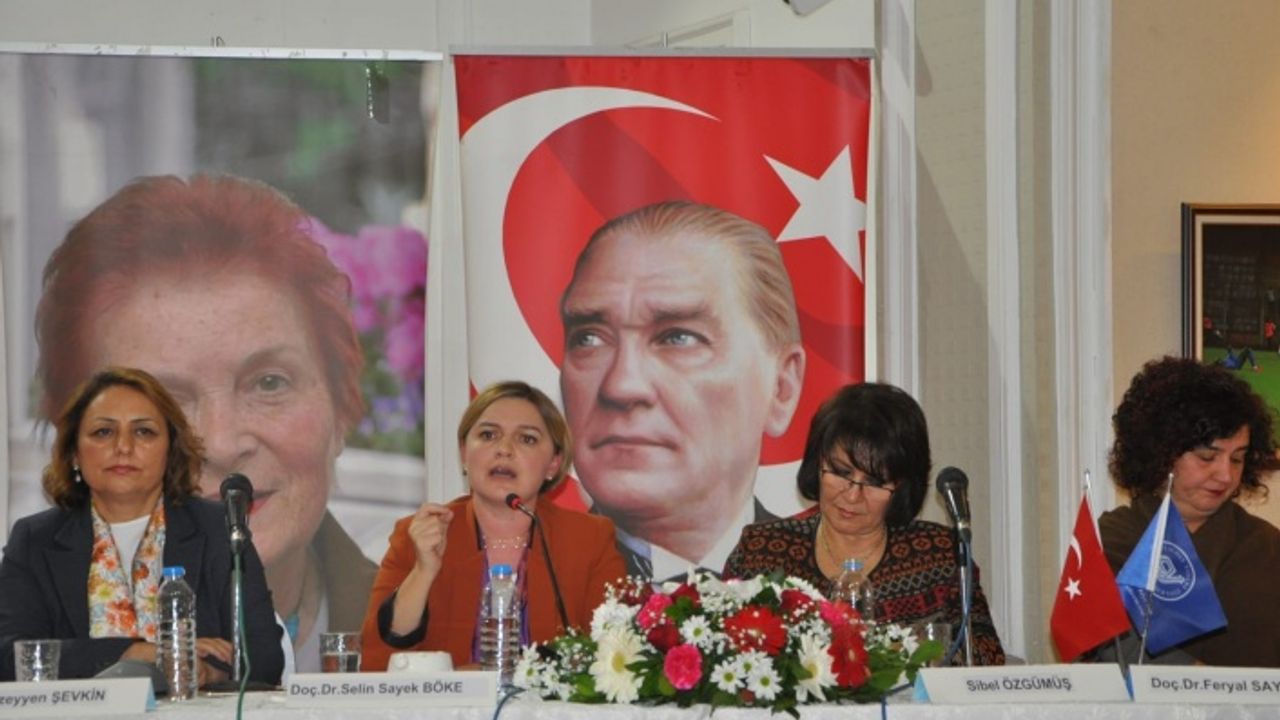 Kadının siyasetteki yeri Adana’da masaya yatırıldı