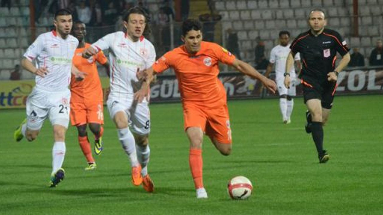 Adanaspor evinde Samsunspor'u 2-1 yendi