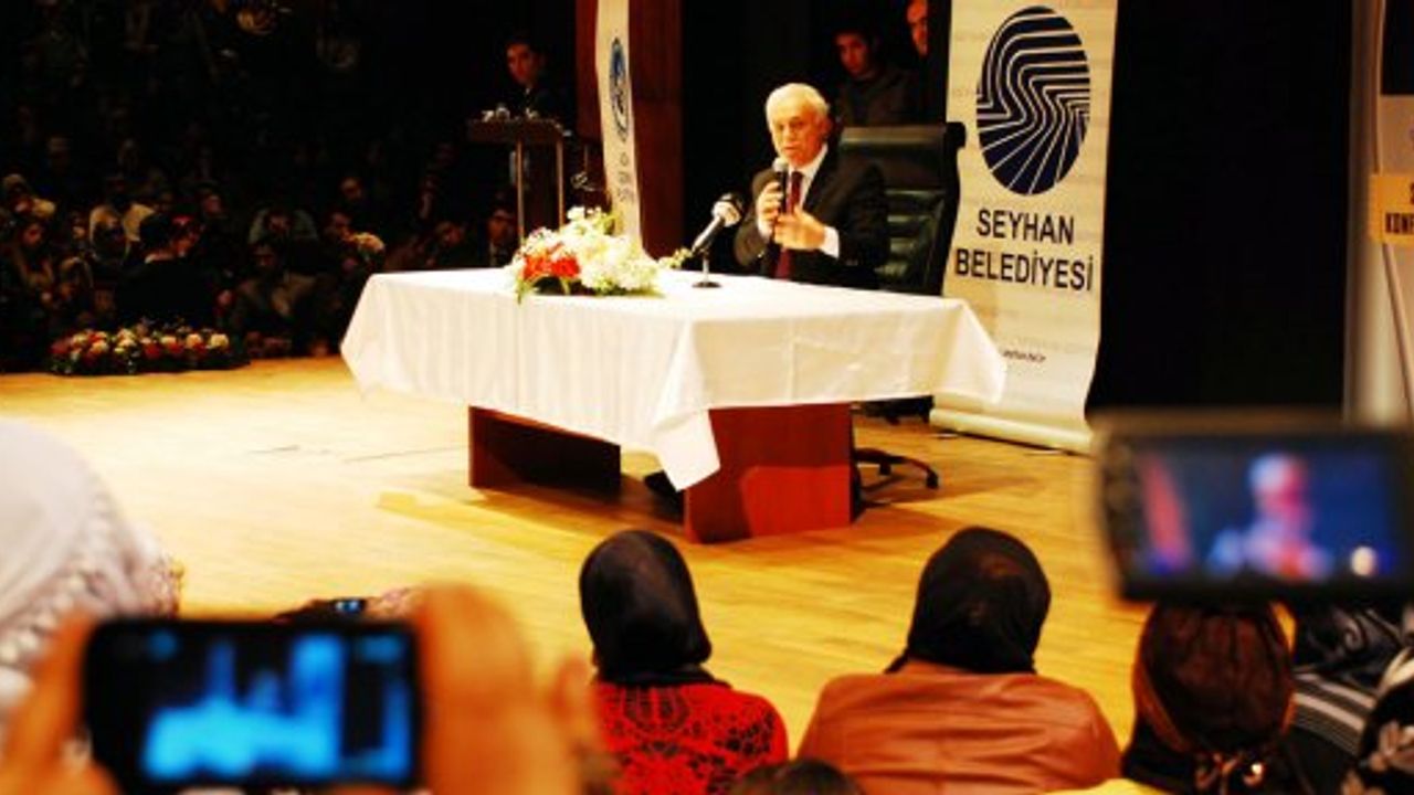 Nihat Hatipoğlu'ndan konferans