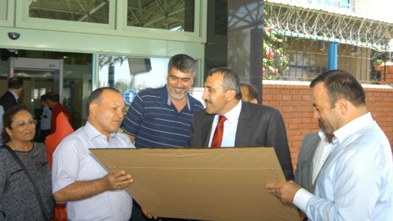  PTT Genel Müdürü Tural’a Adana’da sürpriz karşılama