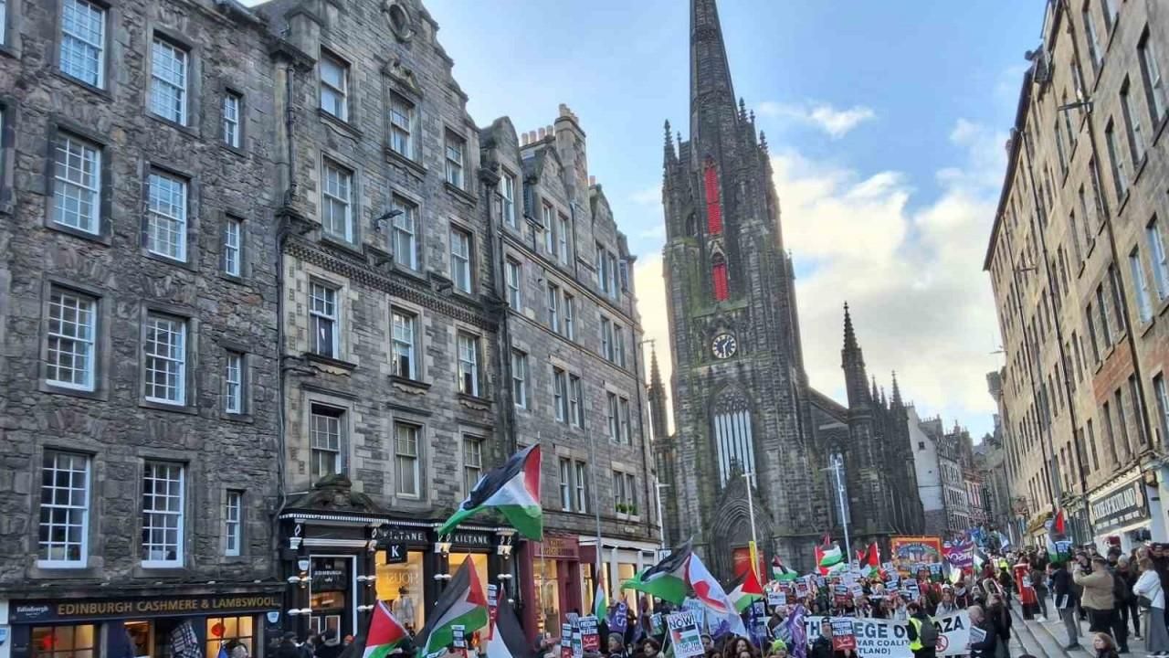 Filistin’e Destek Yürüyüşleri Sürüyor