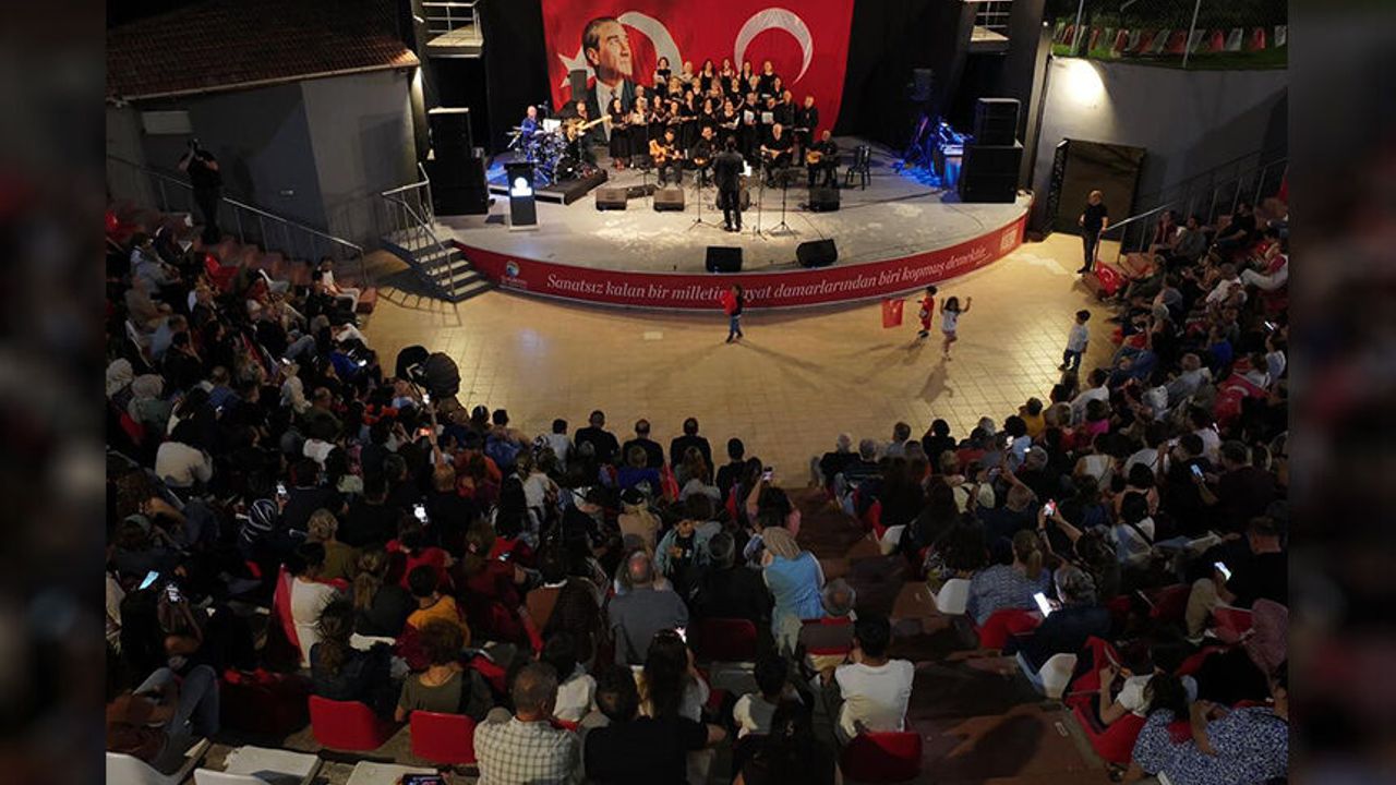 Çukurova’da Üç Günlük Sanat Şöleni! Amfi Tiyatro Dolup Taştı