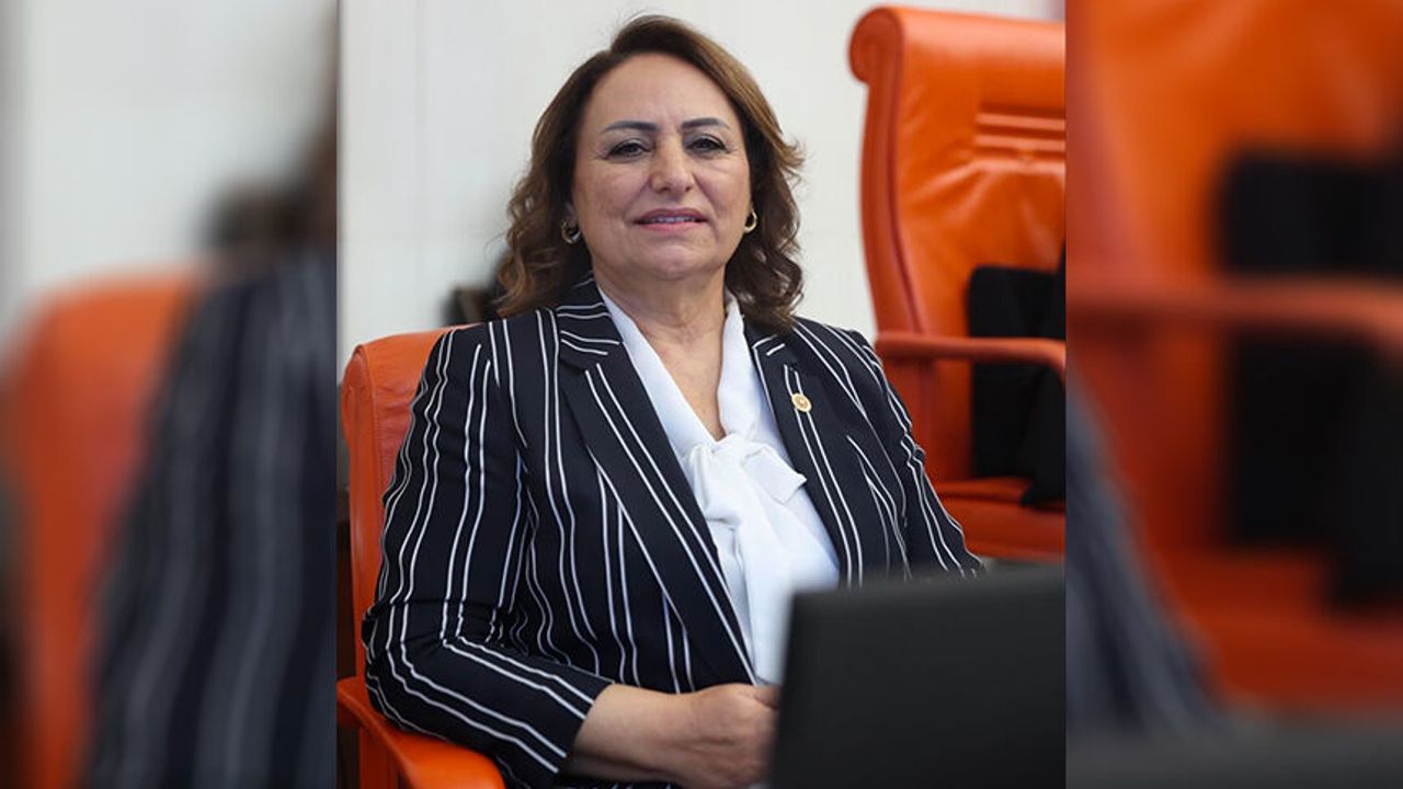 Müzeyyen Şevkin Narenciyeleri Meclis Kürsüsüne Döktü: “Dalında 5 Lira, Pazarda 40 Lira!”