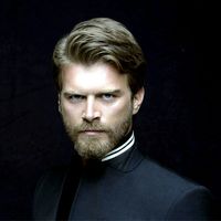 Kıvanç Tatlıtuğ Kimdir?