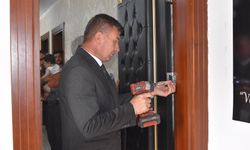 MHP'li Başkan Şimşek, Makam Odasının Kapısını Söktü!