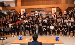 Esenyurt Belediye Başkanı Özer, Gençlere Kariyer Yıllarını Anlattı
