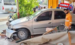 Adana’da Otomobil Kahvehaneye Girdi: 1’i Ağır 5 Yaralı
