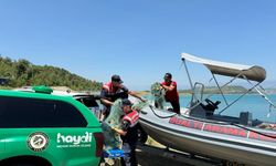 Adana’da Jandarma Ekipleri Baraj Gölünde 300 Metre Misina Ağı Ve 60 Sepet Tuzak Topladı