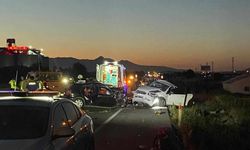 Konya’da 2 Otomobil Çarpıştı: 4 Ölü, 2 Çocuk Yaralı