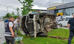 Ordu’da Minibüs Refüje Çarparak Yan Yattı: 1 Ölü, 4 Yaralı