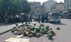 Karpuz satışı için izin verilmeyen vatandaş sinir krizi geçirdi