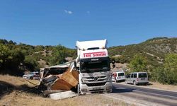 Tokat’ta Kontrplak Yüklü Tır Devrildi: 1 Yaralı