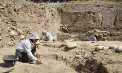 9 Bin Yıllık Höyükte Hitit Dönemi Sur İzlerine Rastlandı