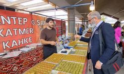 Baklava Yeme Yarışmasında Birinci Oldu Ödülü Kaptı