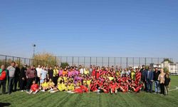 Kız Futbol Takımları Cumhuriyet İçin Oynadı