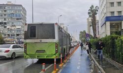 Trafik Kaosu Yaratan Otobüs Durağı!