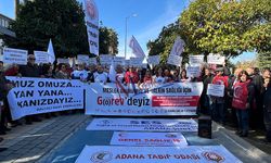 Adana’da Aile Hekimleri ve Sağlık Çalışanlarından İş Bırakma Eylemi Devam Ediyor