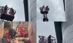 Çatıda Mahsur Kalan Güvercini İtfaiye Kurtardı