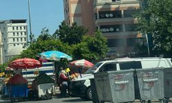 Adana'da Kocavezir Caddesi'nde Seyyar Satıcı Yoğunluğu Trafiği Aksatıyor