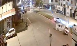 Otomobiller Çarpıştı: 1 Ölü, 2 Yaralı