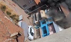2 Binayı Saran Yangında 3 Kişi Mahsur Kaldı