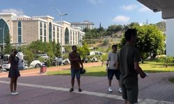 3 Dakika Geç Kaldılar, Kapılar Kapandı! Dev Türk Bayrağı Sınav Yerini Gizledi