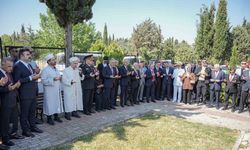 Şehit Mezarlarında Karanfil, Dillerde Dua! 15 Temmuz Anması Yapıldı