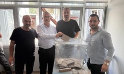 Karşıyaka’da Sürpriz Katılım! Ali Bedrettin Karataş Sandık Başına Geçti