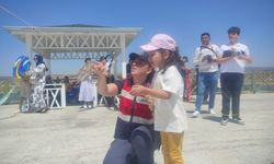 Hem Ağladılar Hem Güldüler! Jandarma’dan Lavanta Bahçesinde Sıcak Bir Dokunuş