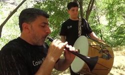 Müzik Köyü Etkinliklerinde Buluşan Baba, Oğul ve Öğrencisi Göz Kamaştırdı