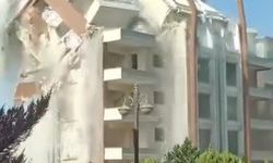 9 Katlı Bina İş Makinesiyle Kontrollü Olarak Yıkıldı