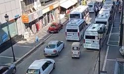 Adana’da Dolmuş Krizi! Şoförler Kontak Kapattı, Trafik Kilitlendi