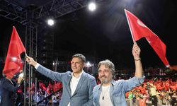 Ali Kınık Kozan’da Sahneye Çıktı: Binlerce Kişi Şarkılara Eşlik Etti!