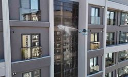 Adana’da Temizlikte Yeni Dönem: Dronlar Cam Silmeye Başladı!