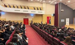 “Sosyal Medyada Dikkat!” Adana’da Gençler İçin Teknoloji Semineri