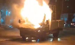 Adana’da Gece Yarısı Alevler Yükseldi! Kamyonet Bir Anda Kül Oldu