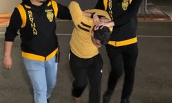 8 Yaşındaki Kızını Sokağın Ortasında Dövdü! Baba Tutuklandı