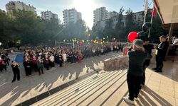 Bir Yıl Sonra Büyük Buluşma! Kanseri Yenen İki Öğrenciye Duygulandıran Karşılama