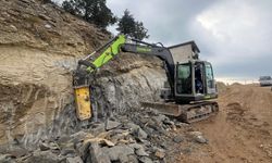 Kış Şartlarına Meydan Okuyan Çalışma: Feke’de Yollar Yenileniyor