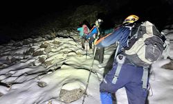 Karla Kaplı Dağda Mahsur Kaldılar! Üç Gencin Nefes Kesen Kurtarılışı