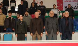 Ceyhan’da Kurtuluş Coşkusu Parkeye Taştı: Gençler Potada Ter Döktü