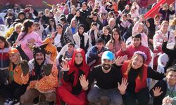 Seyhan’da Sömestir Şenliği: Kırmızı Başlıklı Kız Mahalleye Geldi