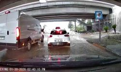 Sağanak Felakete Dönüştü: Hortum Oluştu, Araçlar Mahsur Kaldı