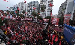 Yağmur da Durduramadı: On Binlerce Adanalı Zeydan Karalar İçin Meydandaydı