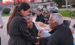 Ceyhan’da Dev İftar! Cumhuriyet Meydanı’nda Binler Aynı Sofrada