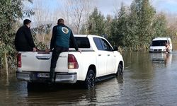 Taşan Çay Yolu Kapattı! Kozan’da Araçlar Tek Tek Çıkarıldı