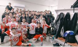 Dün Kavga, Bugün Kardeşlik! Kupayı Birlikte Kaldırdılar