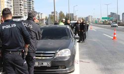 Otoyolda araç içinde sır ölüm: Başından tüfekle vurulmuş halde bulundu