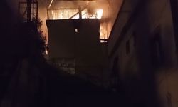 Alevler Gökyüzünü Aydınlattı: Kozan’da Ev Yangını