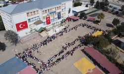 Ara Tatil Öncesi Anlamlı Etkinlik: 1100 Öğrenci Bayramlaşmak İçin Bir Araya Geldi